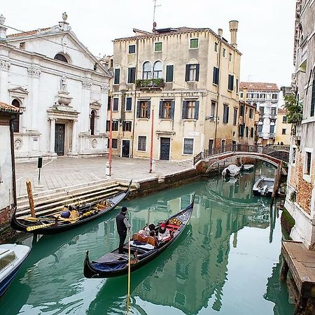 Pink House In Venice City Center Apartment Exterior photo