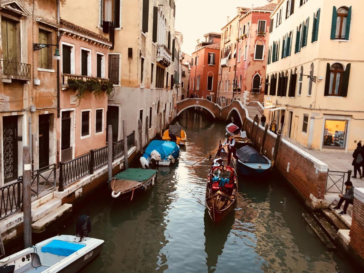 Pink House In Venice City Center Apartment Exterior photo